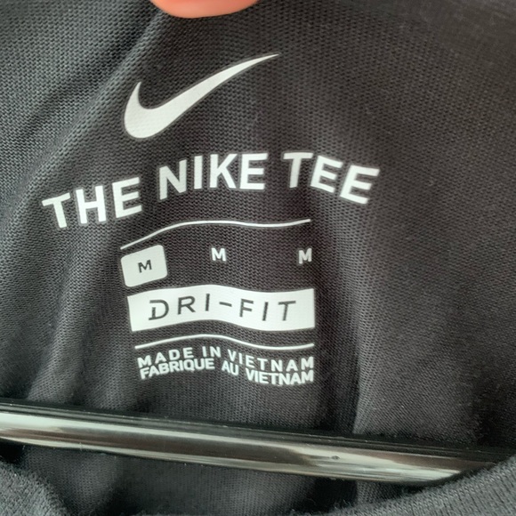 Nike Graphic T-shirt - Picture 2 of 4